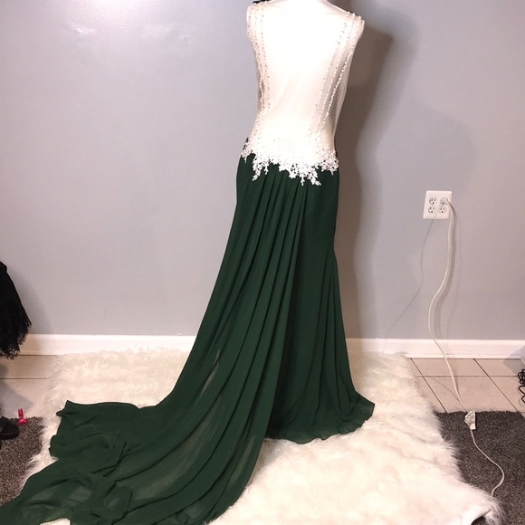 NWOT Green Prom Sheer Back Long Gown with Train - Picture 3 of 8